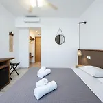 Aegean Bay מלון